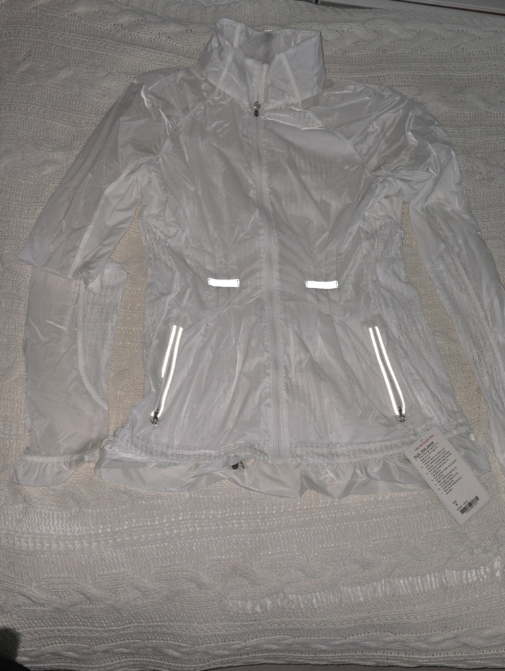 NWT lululemon athletica RUN WILD JACKET super Cute Cinchable